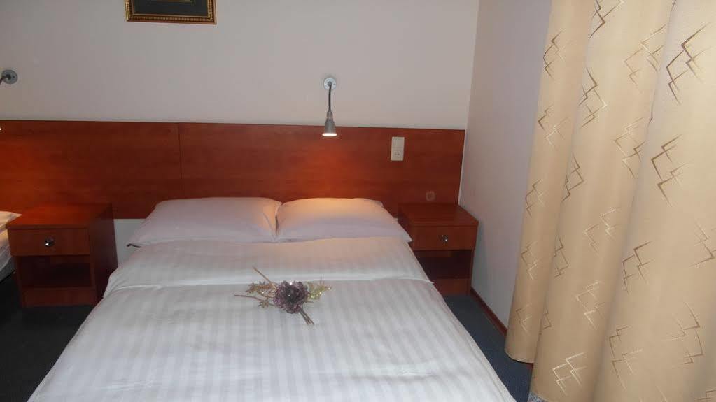 Hotel Julianow 바르샤바 외부 사진